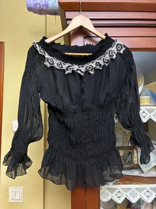 Blusa boho negra con encaje