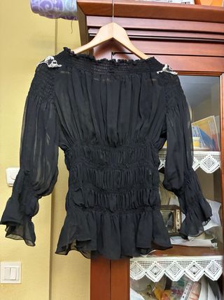 Blusa boho negra con encaje