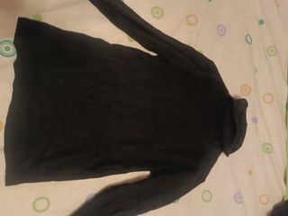 Jersey negro cuello alto