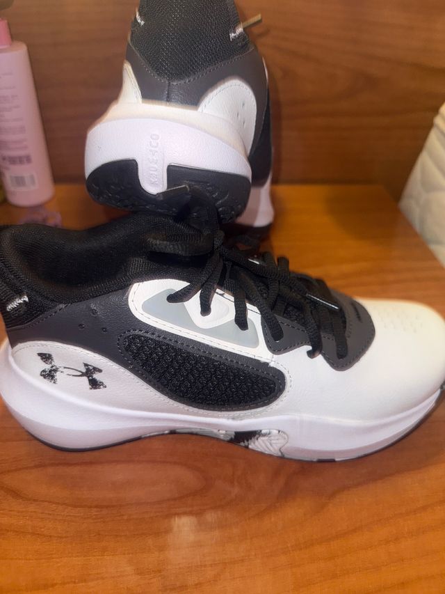 Zapatillas Under Armour Hombre Negras y Blancas