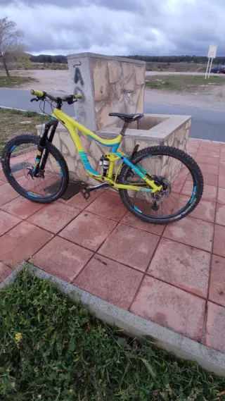 Bicicleta de enduro. AL ALQUILO O LA VENDO