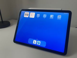 iPad Air M1 Azul 256GB + Funda