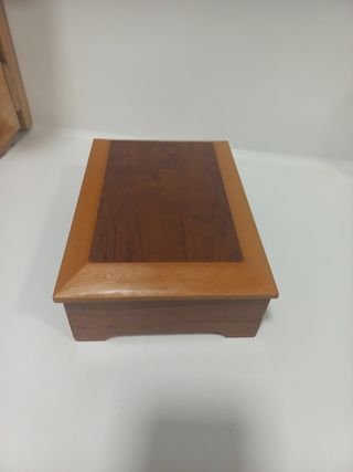 Caja de madera decorativa
