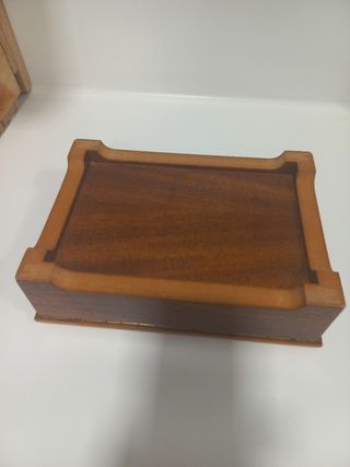 Caja de madera decorativa