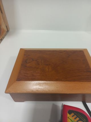 Caja de madera decorativa