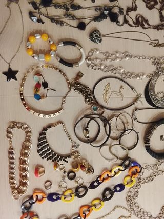 Lote Bisutería Collares, Gargantillas, Pulseras..