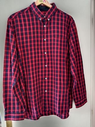 Camisa de cuadros roja y azul