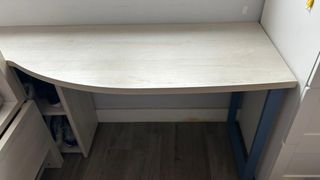 Mueble juvenil madera color beige y marrón