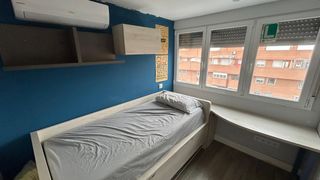 Mueble juvenil madera color beige y marrón