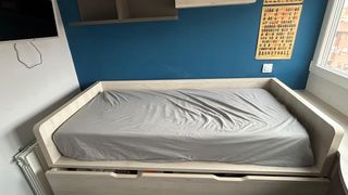 Mueble juvenil madera color beige y marrón