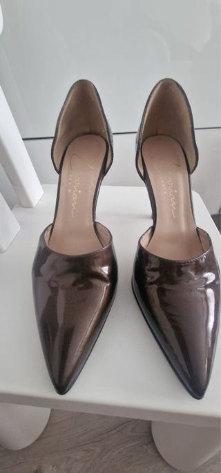 Zapatos de tacón Marian marrones y dorados