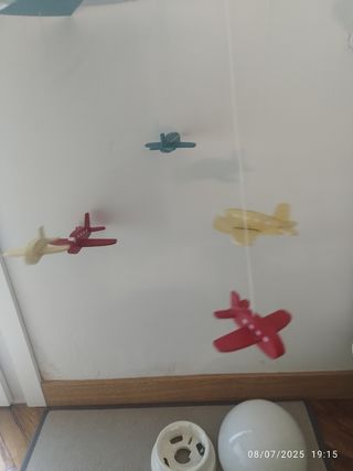 Lámpara infantil de techo con aviones