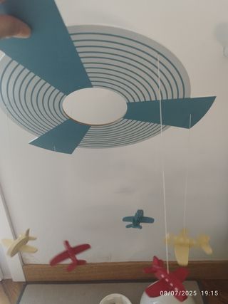 Lámpara infantil de techo con aviones