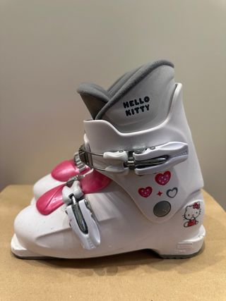 Botas de esquí niña Hello Kitty. Talla 22,5 cm 