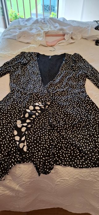 Vestido lunares negro y blanco