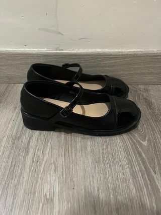 Zapatos negros de tacón para mujer