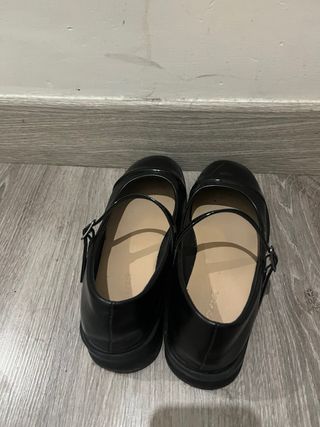 Zapatos negros de tacón para mujer
