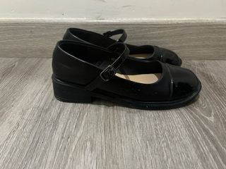 Zapatos negros de tacón para mujer