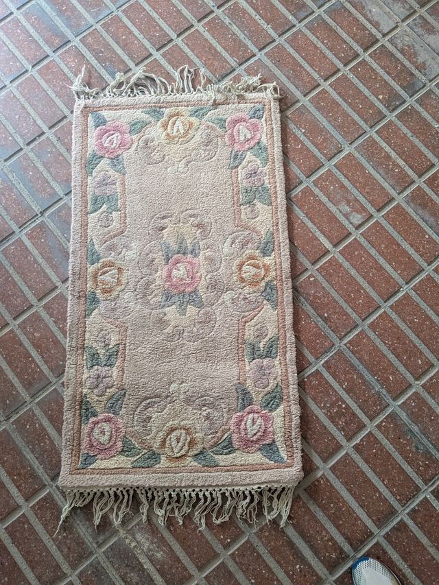 Alfombra decorativa floral beige y rosa