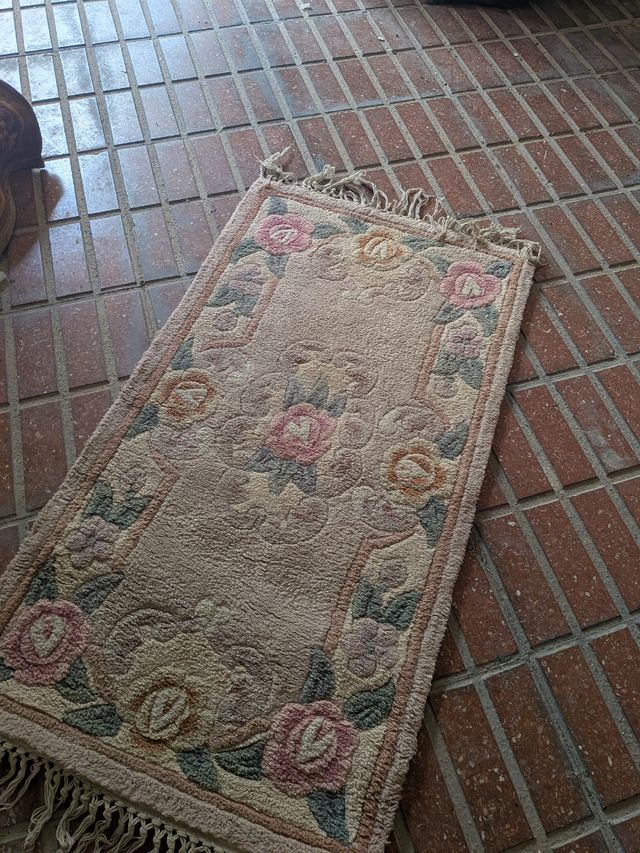 Alfombra decorativa floral beige y rosa