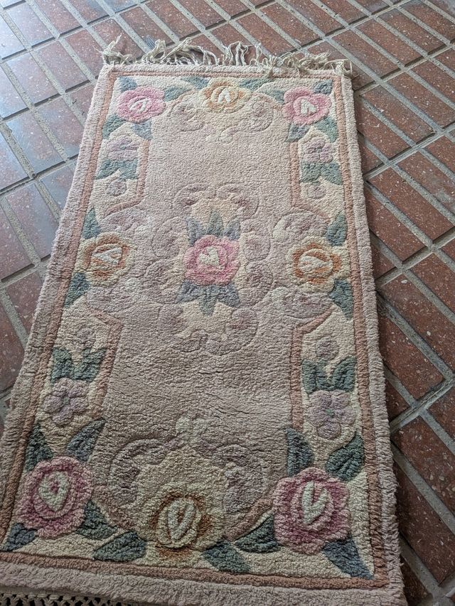 Alfombra decorativa floral beige y rosa