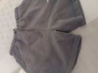 Pantalón corto gris