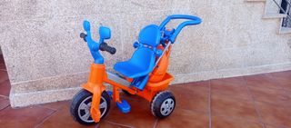 Triciclo infantil naranja y azul