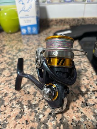 Carrete de pesca Daiwa Regal 2500