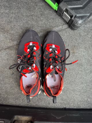 Nike React Zapatillas Negras y Rojas