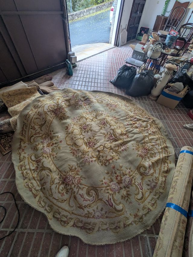 Alfombra redonda beige y rosa