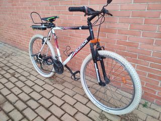 Bicicleta Decathlon Rockrider Blanca y Negra