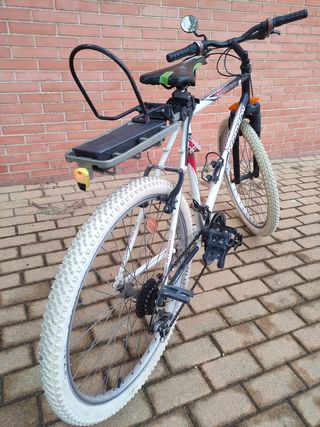 Bicicleta Decathlon Rockrider Blanca y Negra