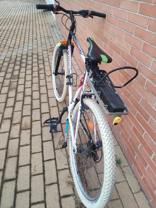 Bicicleta Decathlon Rockrider Blanca y Negra