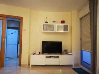 Mueble TV y vitrina madera y cristal