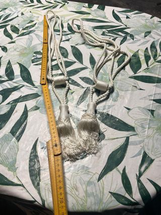 Cordoni per tende con nappe bianche