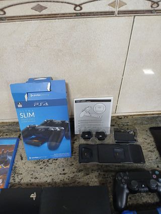 PlayStation 4, 500GB, 6 juegos, 4 mandos