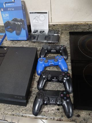PlayStation 4, 500GB, 6 juegos, 4 mandos