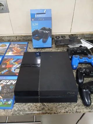 PlayStation 4, 500GB, 6 juegos, 4 mandos
