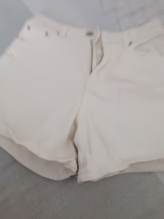 Pantalón corto beige