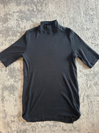Camisa de mujer cuello alto manga corta