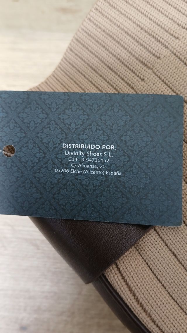 Botines elásticos beige y marrones