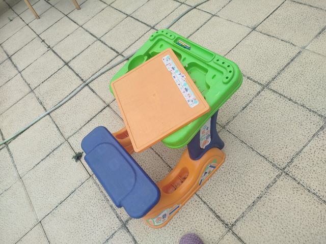Pupitre infantil con asiento