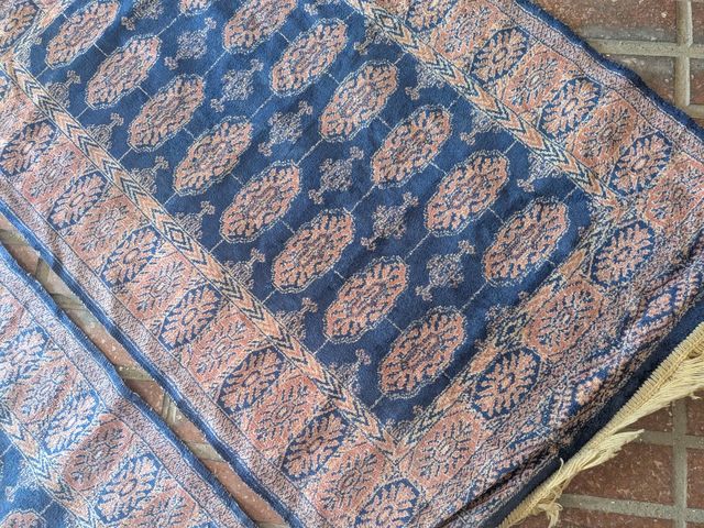 Alfombras azules y rosas de tela