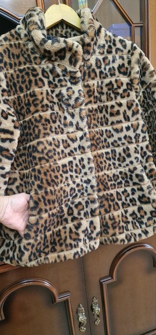 Abrigo pelito leopardo beige y marrón