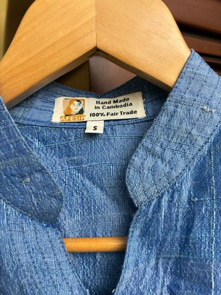 Blusa azul seda cuello mao