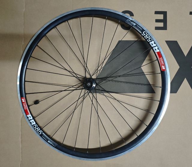 Llanta DT Swiss RR585 bici carretera (delantera).
