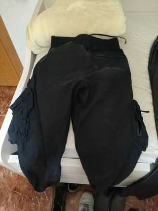 Pantalones cargo Bershka negros