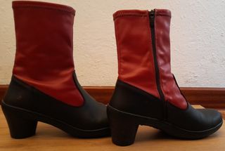Botines negros y rojos