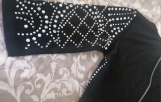 Top negro elástico con pedrería