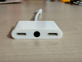 Adaptador Lightning a Jack 3.5mm Aux